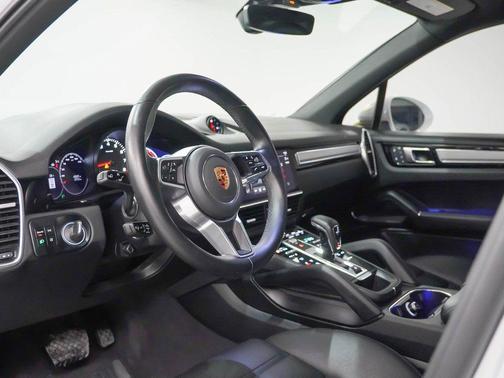 2023 Porsche Cayenne Platinum Edition