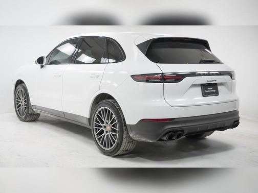 2023 Porsche Cayenne Platinum Edition