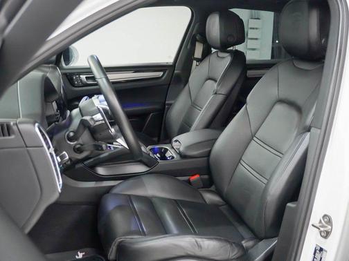 2023 Porsche Cayenne Platinum Edition