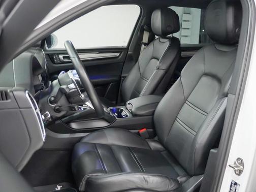 2023 Porsche Cayenne Platinum Edition