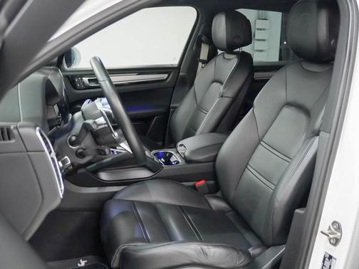 2023 Porsche Cayenne Platinum Edition