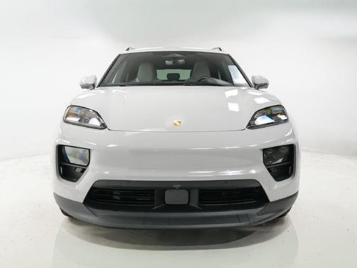 Chalk 2026 Porsche Macan Macan Electric 4
