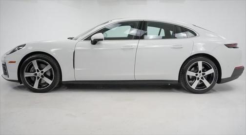 2025 Porsche Panamera 4