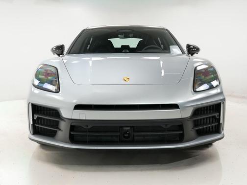 Dolomite Silver Metallic 2026 Porsche Panamera 4