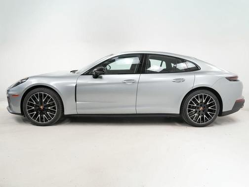Dolomite Silver Metallic 2026 Porsche Panamera 4
