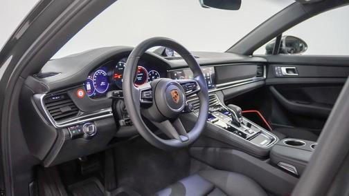2022 Porsche Panamera 4 Platinum Edition