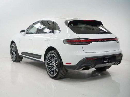 2025 Porsche Macan Base