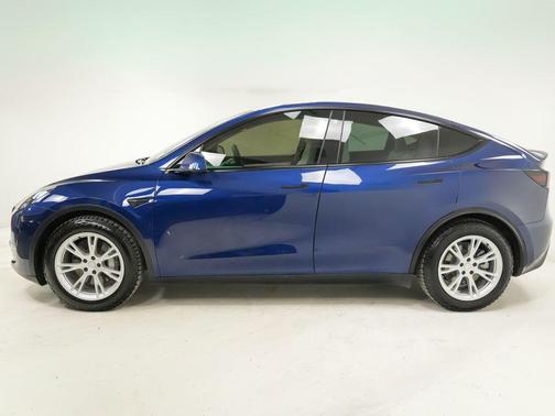 Blue 2022 Tesla Model Y Long Range Dual Motor All-Wheel Drive