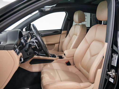 Black 2022 Porsche Macan Macan
