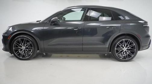 2025 Porsche Macan 4