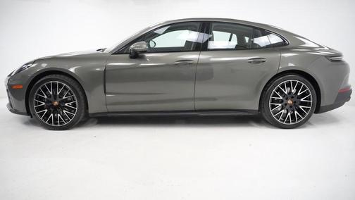 2025 Porsche Panamera 4