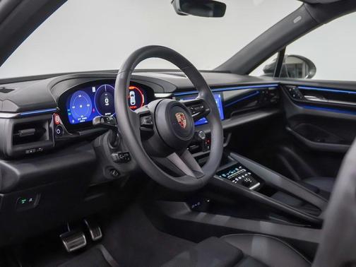2025 Porsche Macan 4S