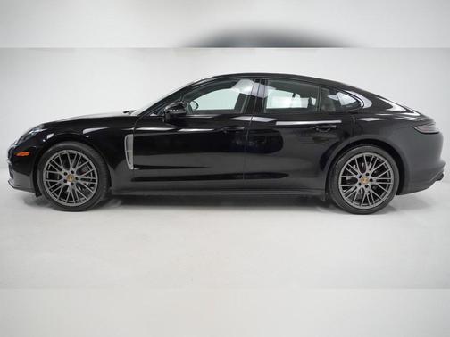 2022 Porsche Panamera Platinum Edition