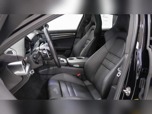 2022 Porsche Panamera Platinum Edition