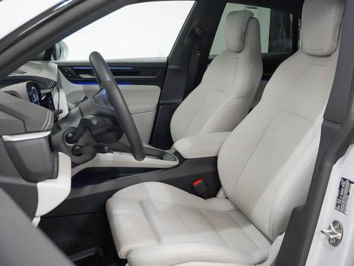 2025 Porsche Macan 4