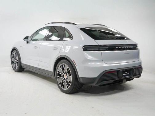 2025 Porsche Macan 4