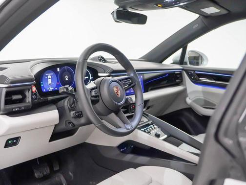 2025 Porsche Macan 4