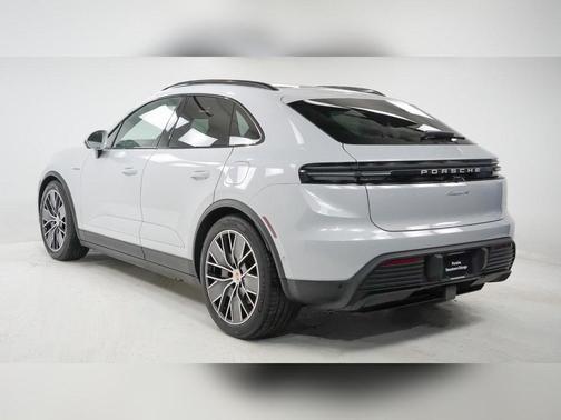 2025 Porsche Macan 4