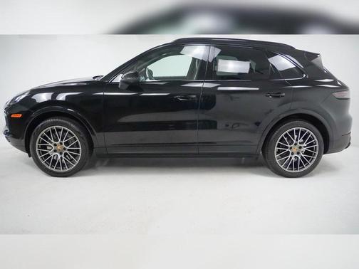 2023 Porsche Cayenne Platinum Edition