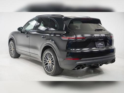 2023 Porsche Cayenne Platinum Edition