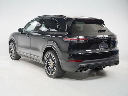 2023 Porsche Cayenne Platinum Edition