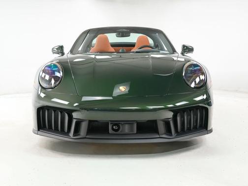 Oak Green Metallic Neo 2026 Porsche 911 Targa 4 GTS