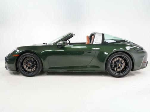 Oak Green Metallic Neo 2026 Porsche 911 Targa 4 GTS