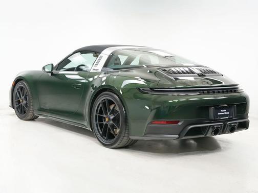 Oak Green Metallic Neo 2026 Porsche 911 Targa 4 GTS