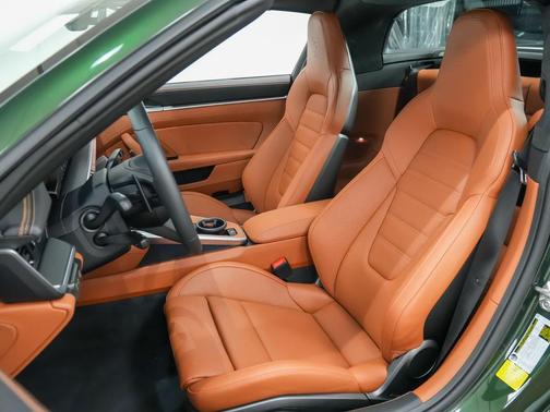 Oak Green Metallic Neo 2026 Porsche 911 Targa 4 GTS