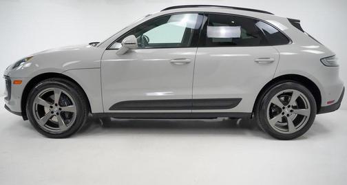 2022 Porsche Macan 