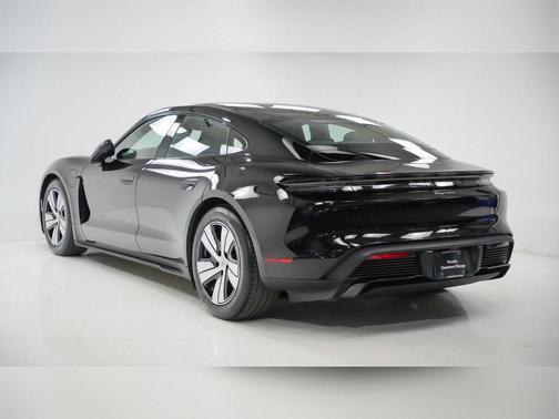 2025 Porsche Taycan 4