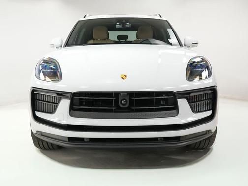 Carrara White Metallic 2026 Porsche Macan Macan