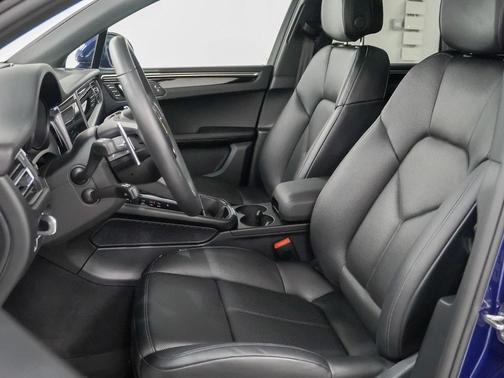 2025 Porsche Macan T