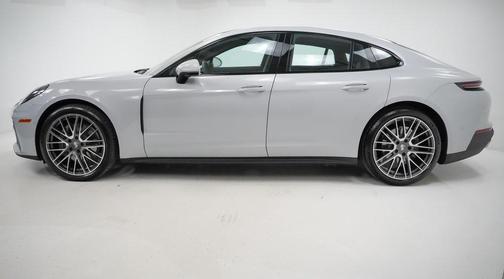 2025 Porsche Panamera 4