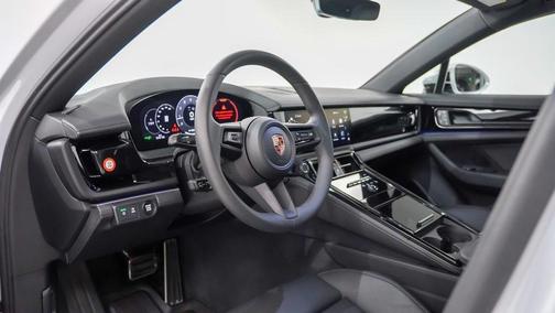 2025 Porsche Panamera 4