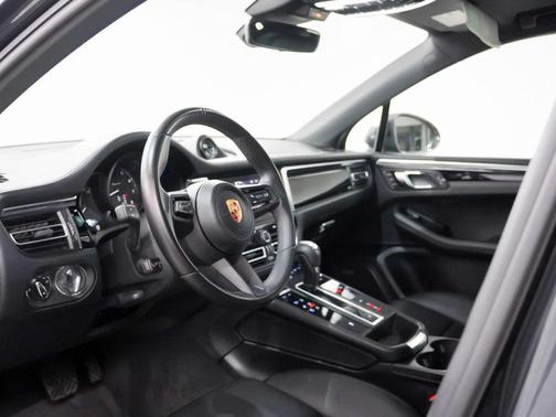 2023 Porsche Macan T