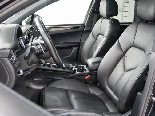 2023 Porsche Macan T