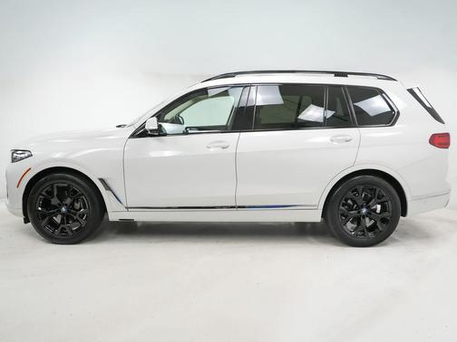 Alpine White 2021 BMW X7 xDrive40i