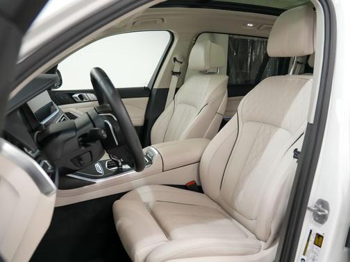 Alpine White 2021 BMW X7 xDrive40i