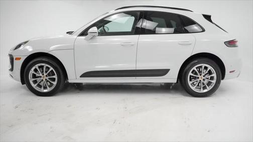2022 Porsche Macan Base