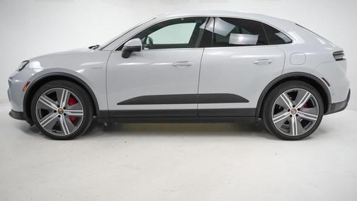 2025 Porsche Macan 4S