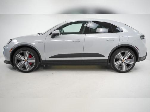 2025 Porsche Macan 4S