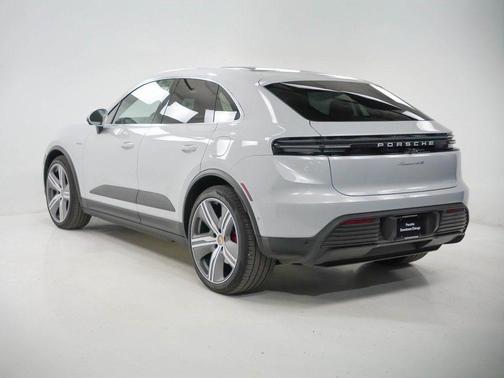 2025 Porsche Macan 4S