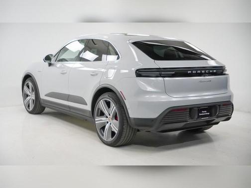 2025 Porsche Macan 4S