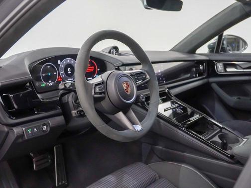 2025 Porsche Panamera 4