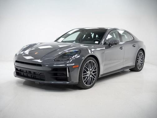 2025 Porsche Panamera 4