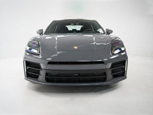 2025 Porsche Panamera 4