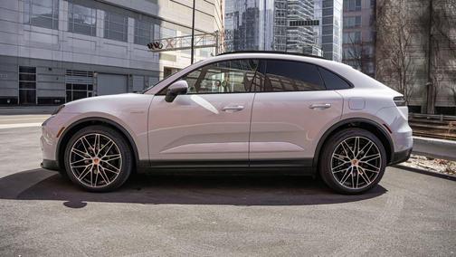 2025 Porsche Macan 4