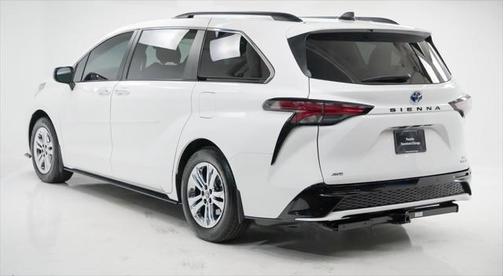 2023 Toyota Sienna XSE 7 Passenger
