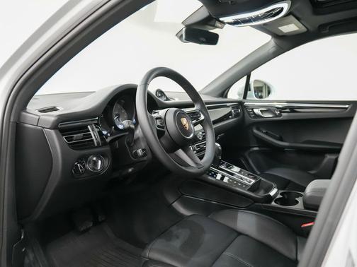 2025 Porsche Macan S